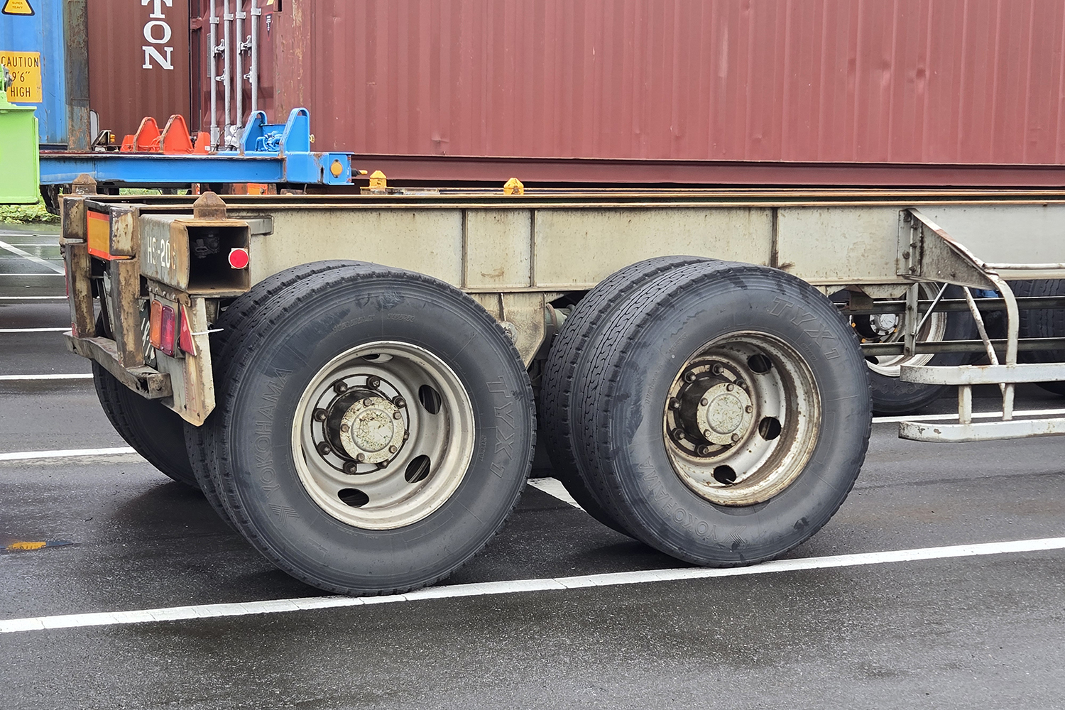 荷台も箱もないのに走るトレーラーの正体は「コンテナシャシー」 〜 画像5
