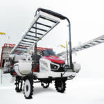 【画像】底なし泥濘地の「田んぼ」をスイスイ走行！　「田植え機」はクロカン四駆も真っ青のハイテクオフローダーだった 〜 画像6