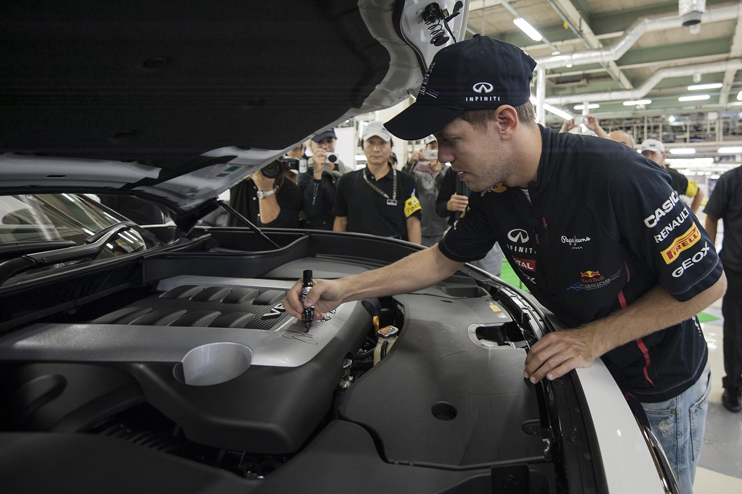 300km/hを目指した「FX50ベッテルエディション」 〜 画像2