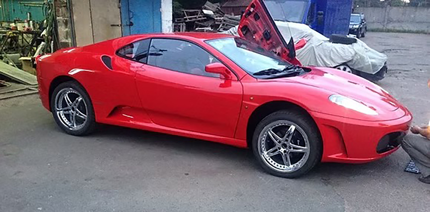 プジョー406クーペのF430レプリカ