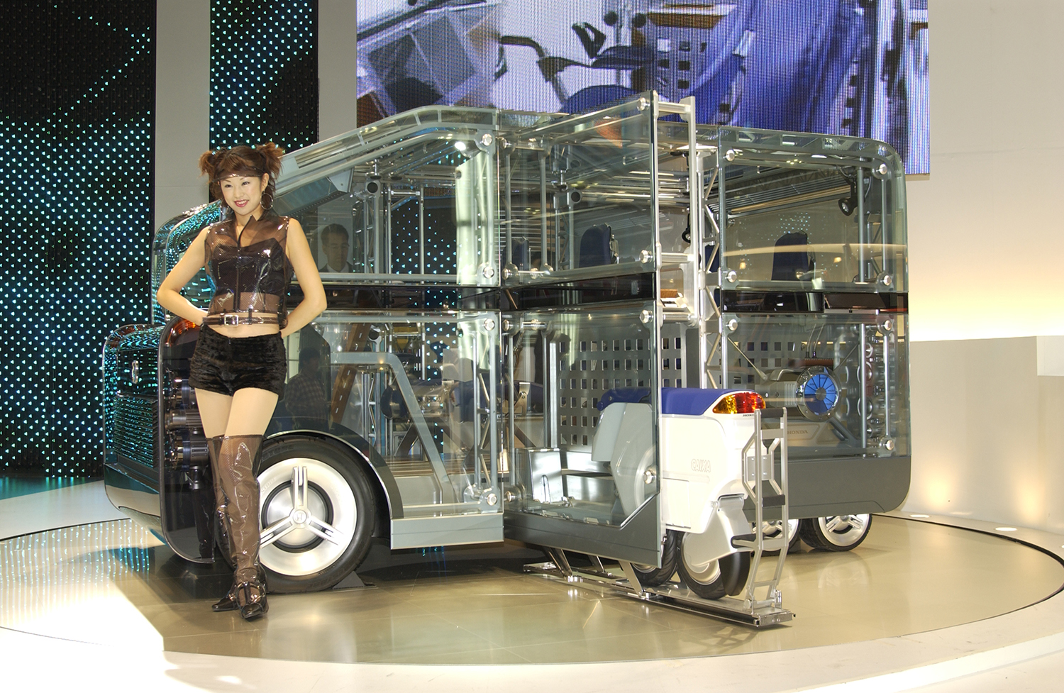 ホンダが2001年に提案した「動くガラスケース」UNIBOX 〜 画像1