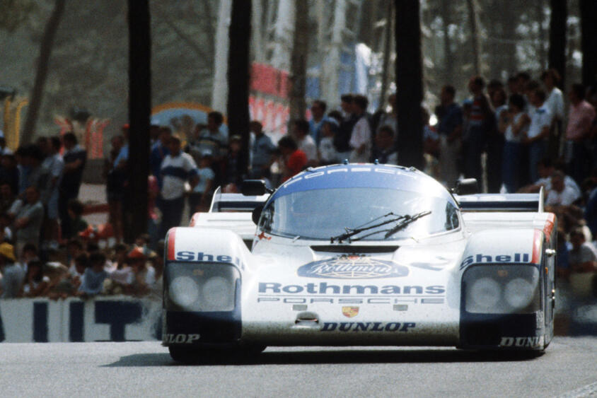 チート級の強さに嫌われた挙げ句ルールまで変更！　最強のレーシングカー「ポルシェ962C」が無双できた「勝利の方程式」