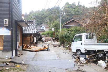 東日本大震災で被災した防災専門家が語る！　クルマで被災したときに命を繋ぐ「必須の車載防災グッズ」