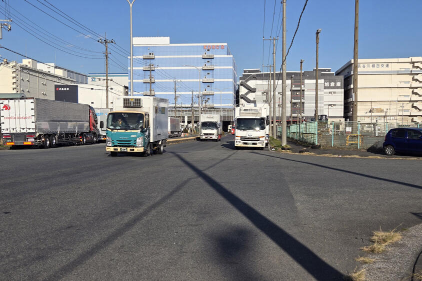 普通の渋滞とはまったく異なる！　港湾道路がいつもノロノロな納得の理由