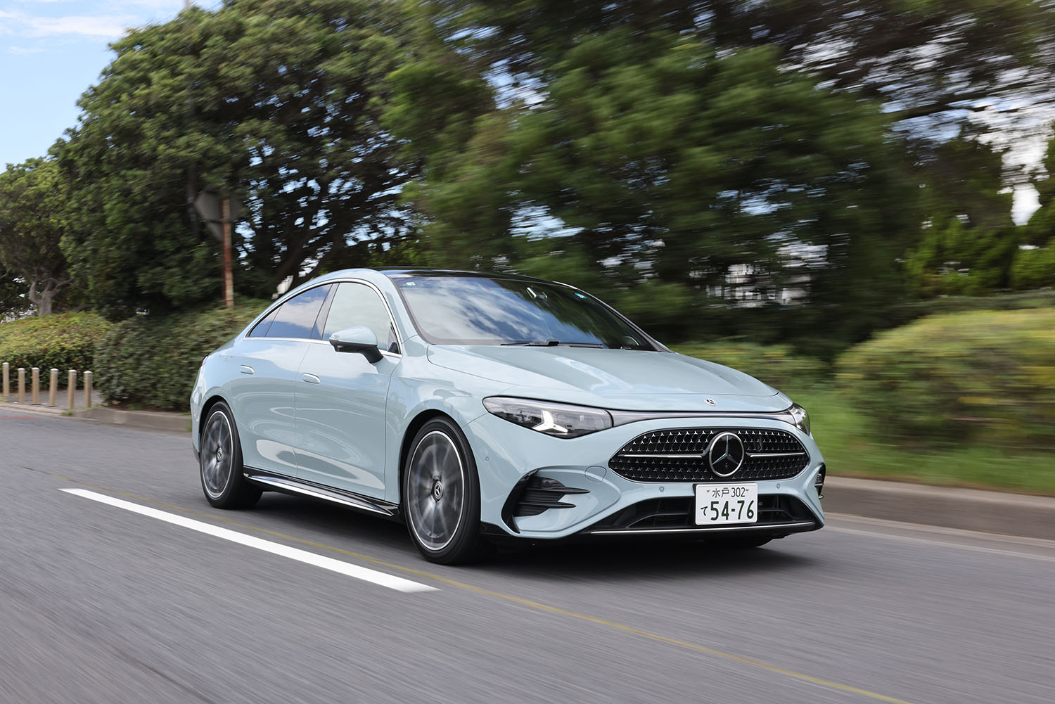 メルセデス・ベンツCLA 220の走行シーン