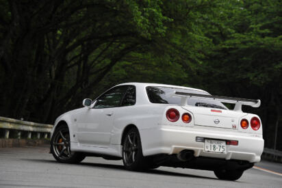 見た目重視で後輪だけタイヤサイズを変えるとクルマが壊れる！　4WD車が「前後違うサイズのタイヤ」を履いてはいけないといわれるワケ
