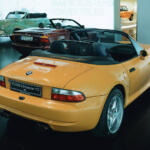 【画像】小型軽量オープンのBMW Z3にV12をぶち込む狂気！　BMWが自ら作った幻の魔改造車 〜 画像15
