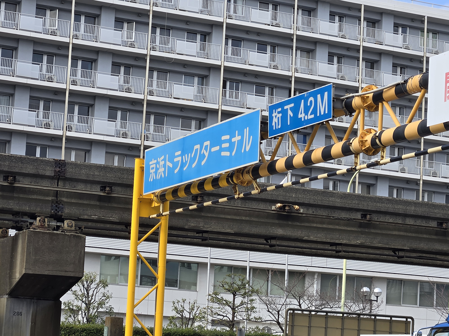 トラックドライバーにとって頭上はまさに灯台下暗しだった 〜 画像5