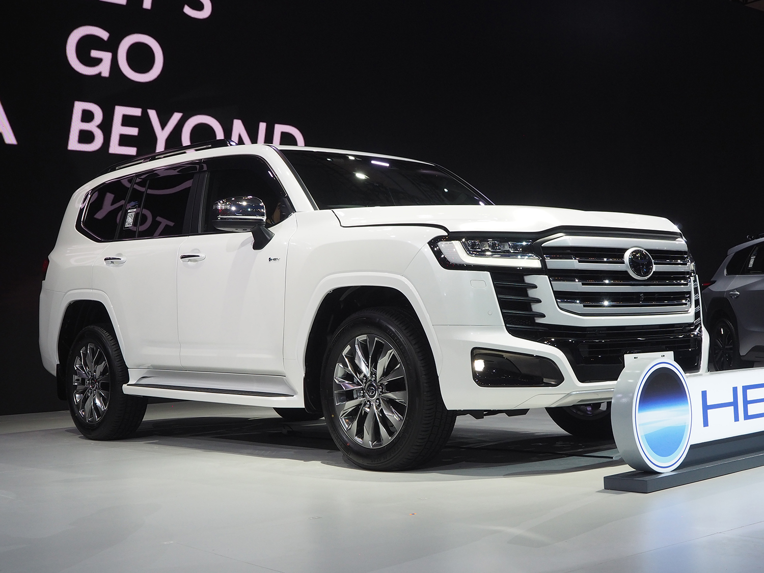 トヨタ・ランドクルーザー300 HEV