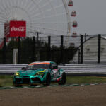 【画像】油にまみれるレース現場でパソコンを見つめる謎の人！　勝敗を裏で操る「レースエンジニア」の深すぎる仕事を直撃取材 〜 画像1
