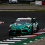 【画像】油にまみれるレース現場でパソコンを見つめる謎の人！　勝敗を裏で操る「レースエンジニア」の深すぎる仕事を直撃取材 〜 画像17