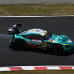【画像】油にまみれるレース現場でパソコンを見つめる謎の人！　勝敗を裏で操る「レースエンジニア」の深すぎる仕事を直撃取材 〜 画像15