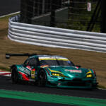 【画像】油にまみれるレース現場でパソコンを見つめる謎の人！　勝敗を裏で操る「レースエンジニア」の深すぎる仕事を直撃取材 〜 画像19