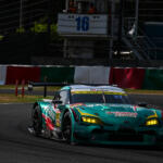【画像】油にまみれるレース現場でパソコンを見つめる謎の人！　勝敗を裏で操る「レースエンジニア」の深すぎる仕事を直撃取材 〜 画像5