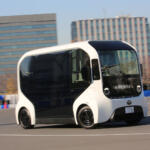 運転士は不要なのに「乗務員」は必要。自動運転バスを取り巻く本末転倒な現状