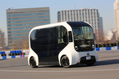 運転士は不要なのに「乗務員」は必要。自動運転バスを取り巻く本末転倒な現状