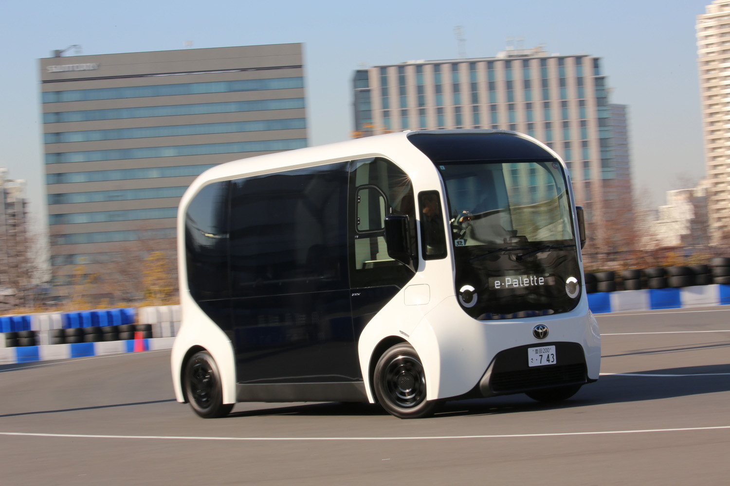 日本の自動運転バスやタクシーの世界はツッコミどころ満載だった