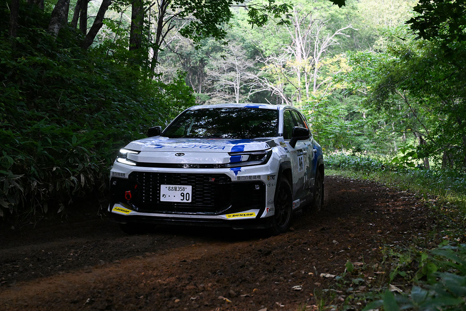 XCRスプリントカップを走るトヨタRAV4