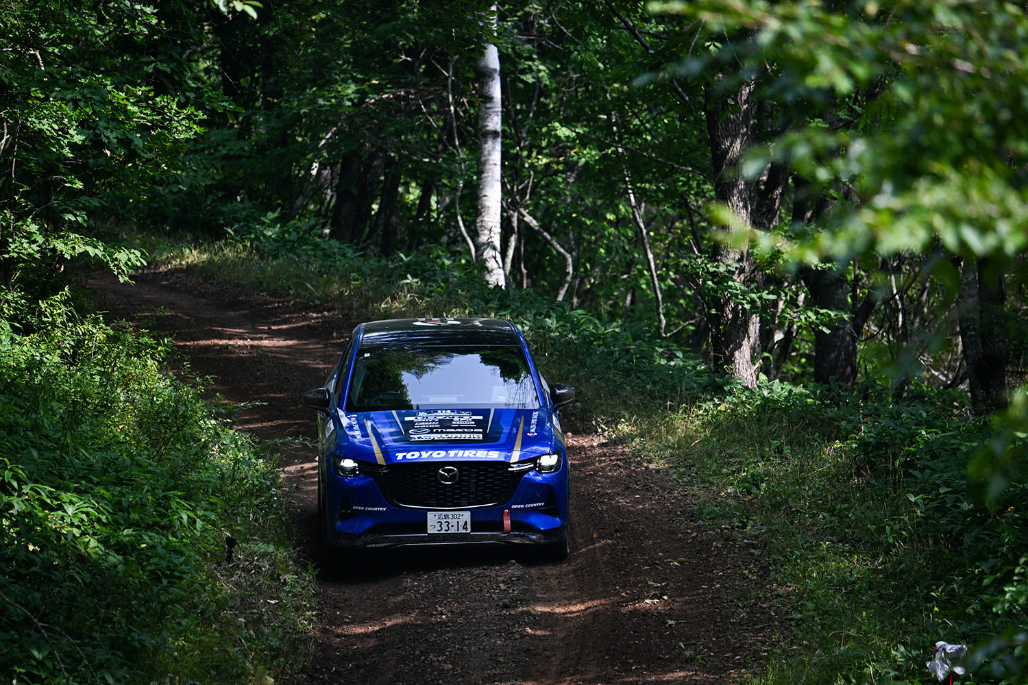 XCRスプリントカップを走るマツダCX-60 