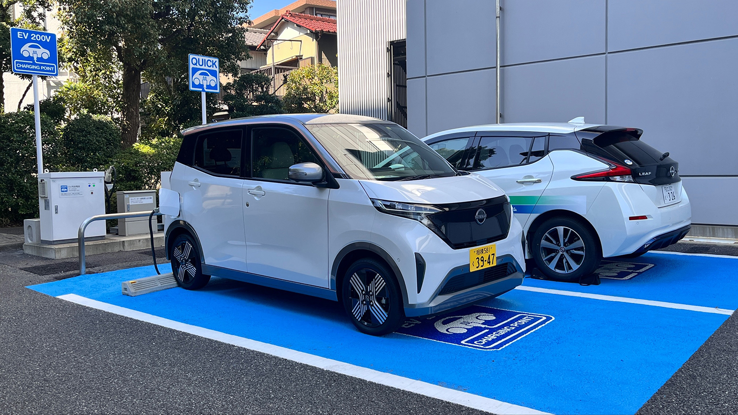 日産サクラで給電しているイメージ