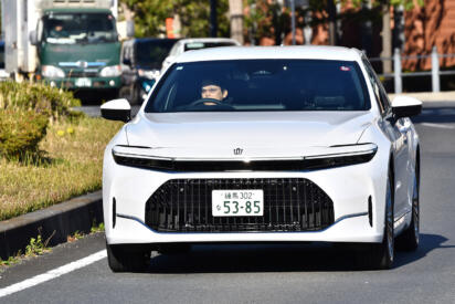 唯一のFR「現行クラウンセダン」が激安！　極上の認定中古車でも半値で買える特殊な事情