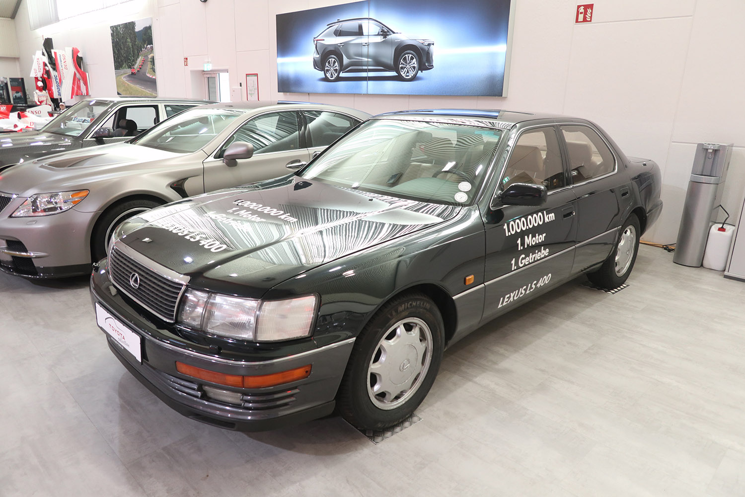 1993 Lexus LS 400 4-Door Sedan Type UCF10