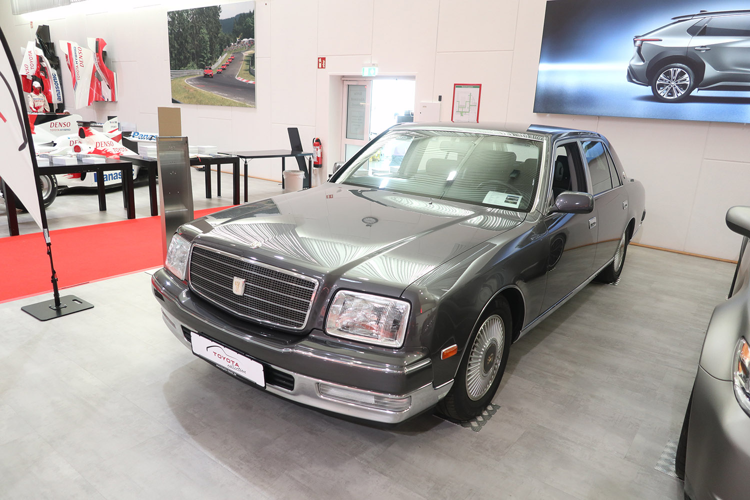 1997 Toyota Century 4-Door Limousine Type GZG50