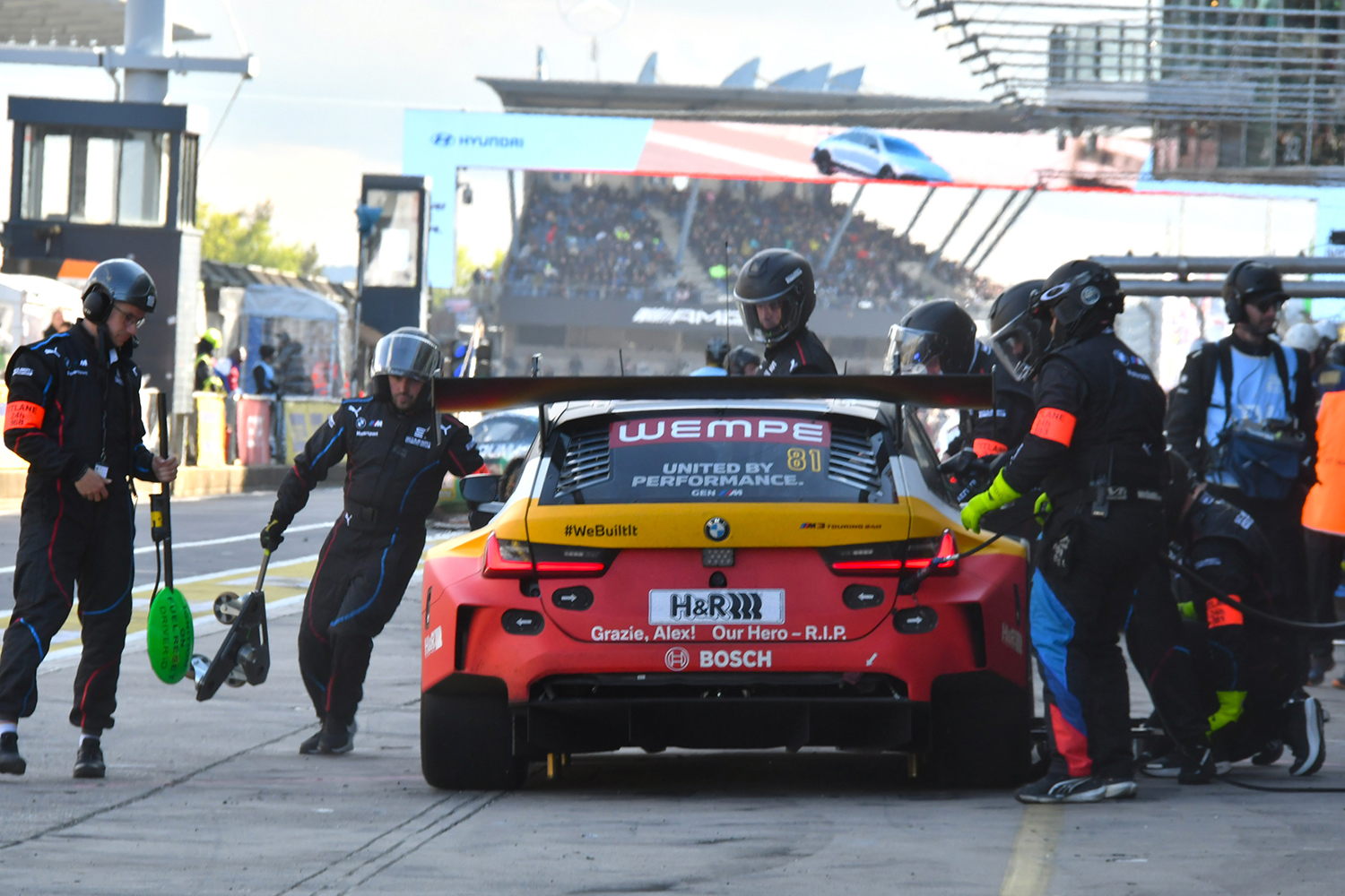 ニュル24時間レースは嘘から生まれたＭ３ツーリングGT3のまさかの総合３位ゲットで大盛況【みどり独乙通信】 〜 画像4