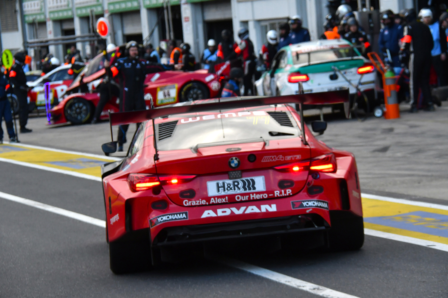 ニュル24時間レースは嘘から生まれたＭ３ツーリングGT3のまさかの総合３位ゲットで大盛況【みどり独乙通信】 〜 画像13