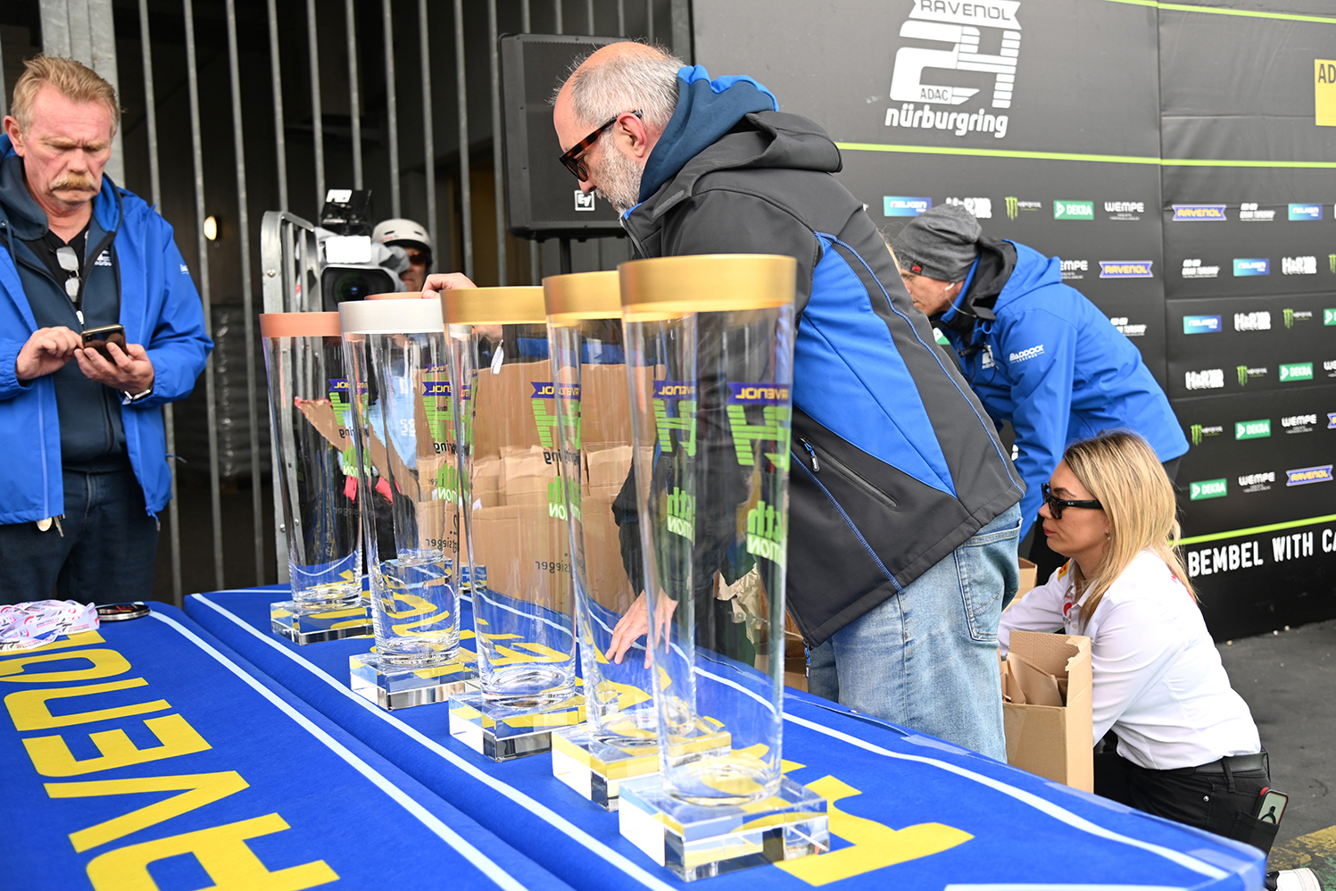 ニュル24時間レースは嘘から生まれたＭ３ツーリングGT3のまさかの総合３位ゲットで大盛況【みどり独乙通信】 〜 画像19