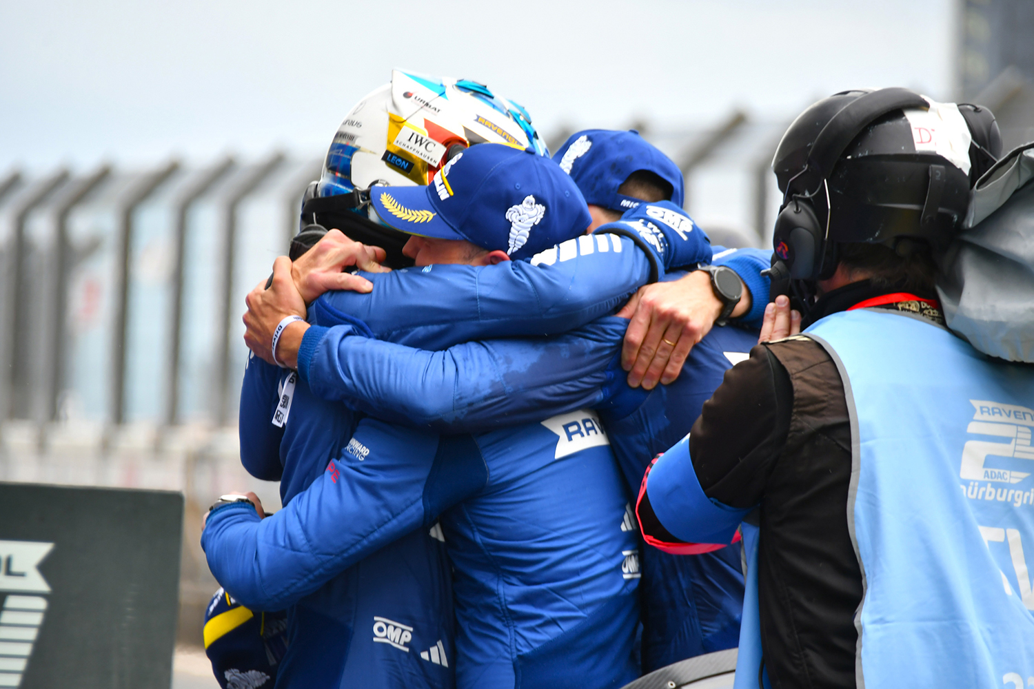 ニュル24時間レースは嘘から生まれたＭ３ツーリングGT3のまさかの総合３位ゲットで大盛況【みどり独乙通信】 〜 画像59