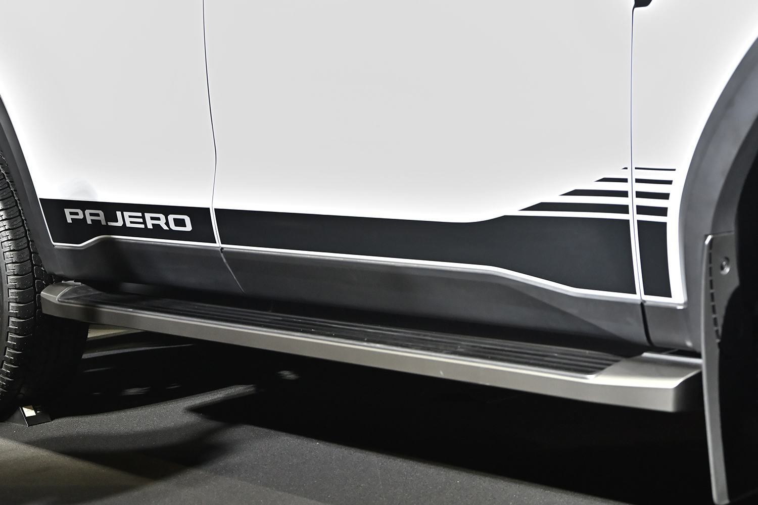三菱パジェロの用品車のサイドデカール