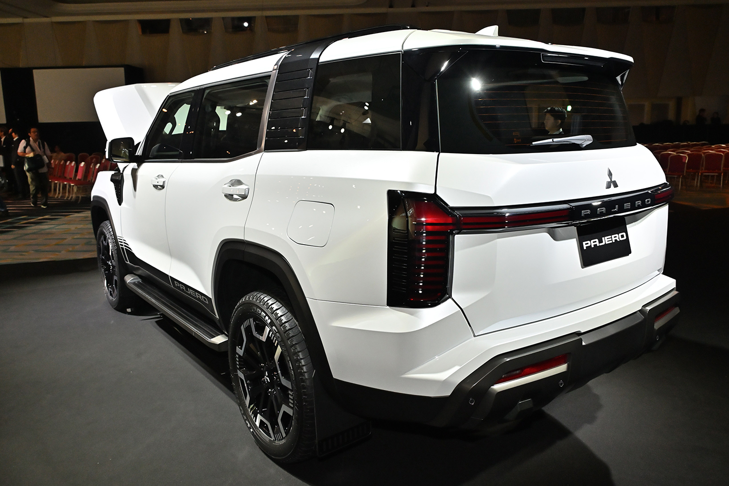三菱パジェロの用品車のリヤスタイリング