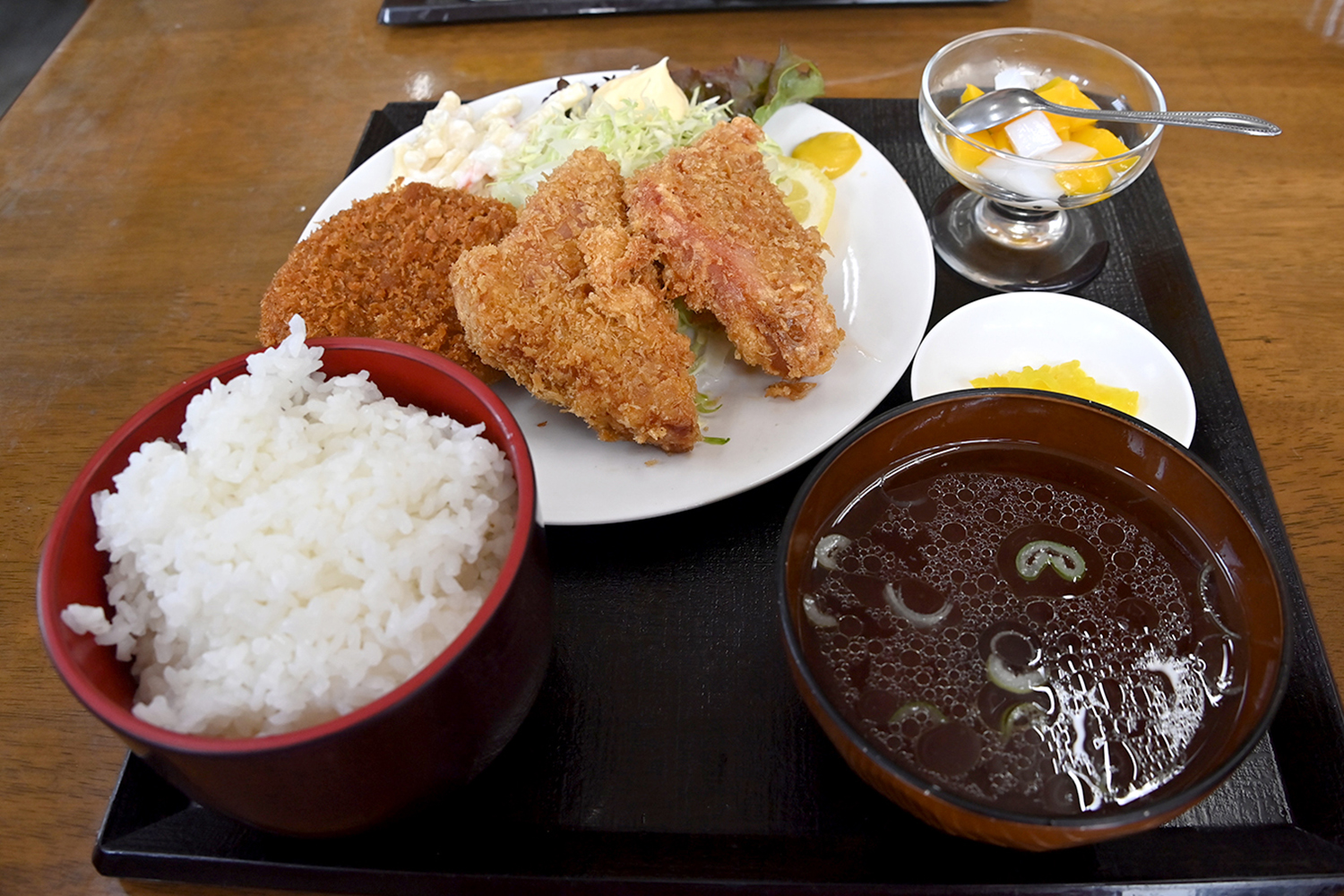 ますだ食堂のハムカツ・メンチ定食