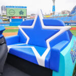 【画像】横浜スタジアムのベイスターズ戦は「リーフでリリーフ」！　新型リーフがベイスターズ仕様のリリーフカーに変身 〜 画像12