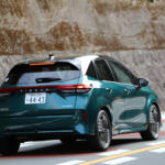 【画像】日産ならもっと上質さを追求できるはず！　伝説のレーシングドライバーがノートオーラを徹底評価【ガンさんこと黒沢元治のDPQ：日産ノートオーラ編】 〜 画像4