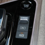 【画像】日産ならもっと上質さを追求できるはず！　伝説のレーシングドライバーがノートオーラを徹底評価【ガンさんこと黒沢元治のDPQ：日産ノートオーラ編】 〜 画像12