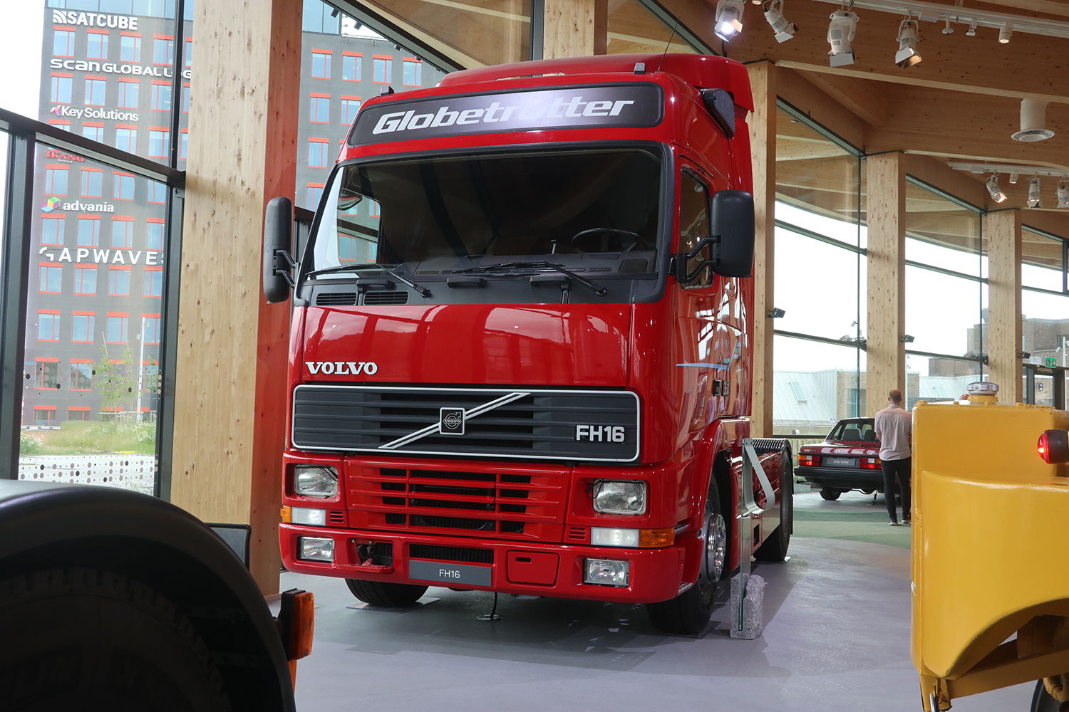 1993- Volvo FH16 Heavy-Duty Truck