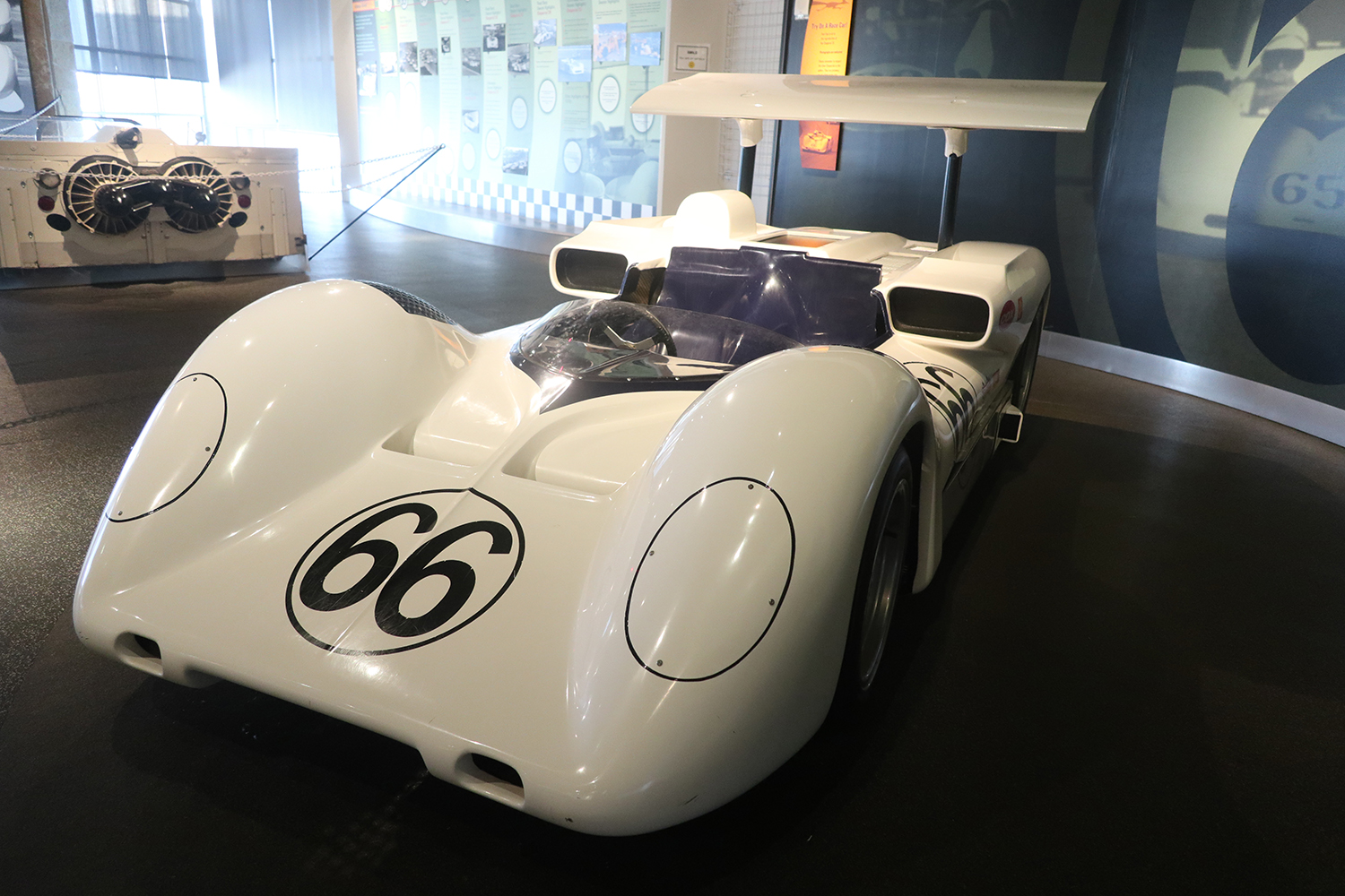 1966 Chaparral 2E・Chevrolet V8 327 cu in( 5359cc) all-aluminum small-block OHV V8