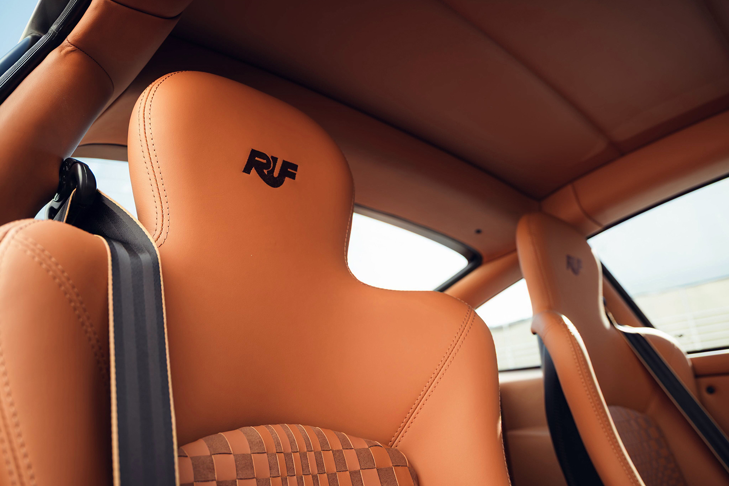 伝説の「イエローバード」ゆかりの地名を車名に掲げるRUFの新型車「エーラ」の中身とは 〜 画像10