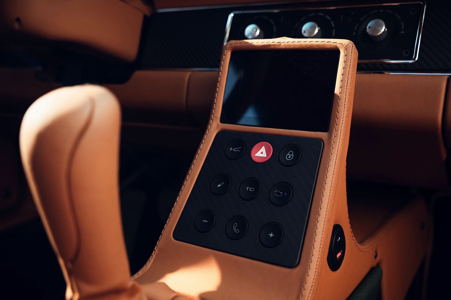 伝説の「イエローバード」ゆかりの地名を車名に掲げるRUFの新型車「エーラ」の中身とは 〜 画像16