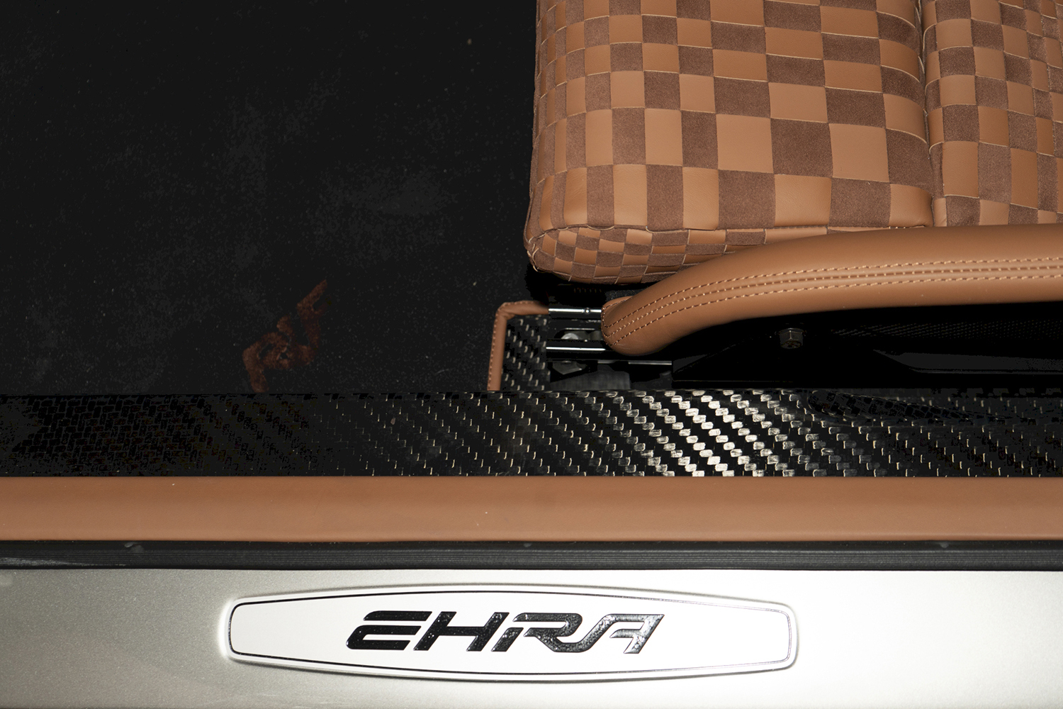 伝説の「イエローバード」ゆかりの地名を車名に掲げるRUFの新型車「エーラ」の中身とは 〜 画像24