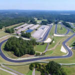 【画像】F1マシンが空を舞う！　6000km走破で見つけた米国「ロータス博物館」の常識破りな展示に絶句 〜 画像18
