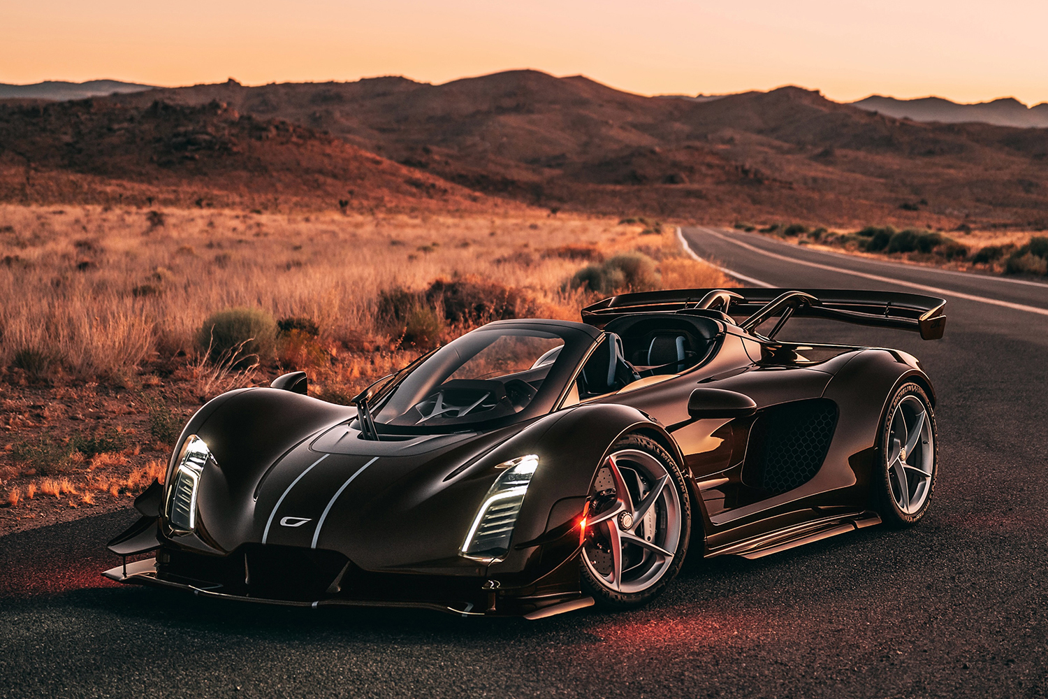 世界最速ハイパーカー「ジンガー21Cスパイダー」は1287馬力で約４億3000万円 〜 画像16