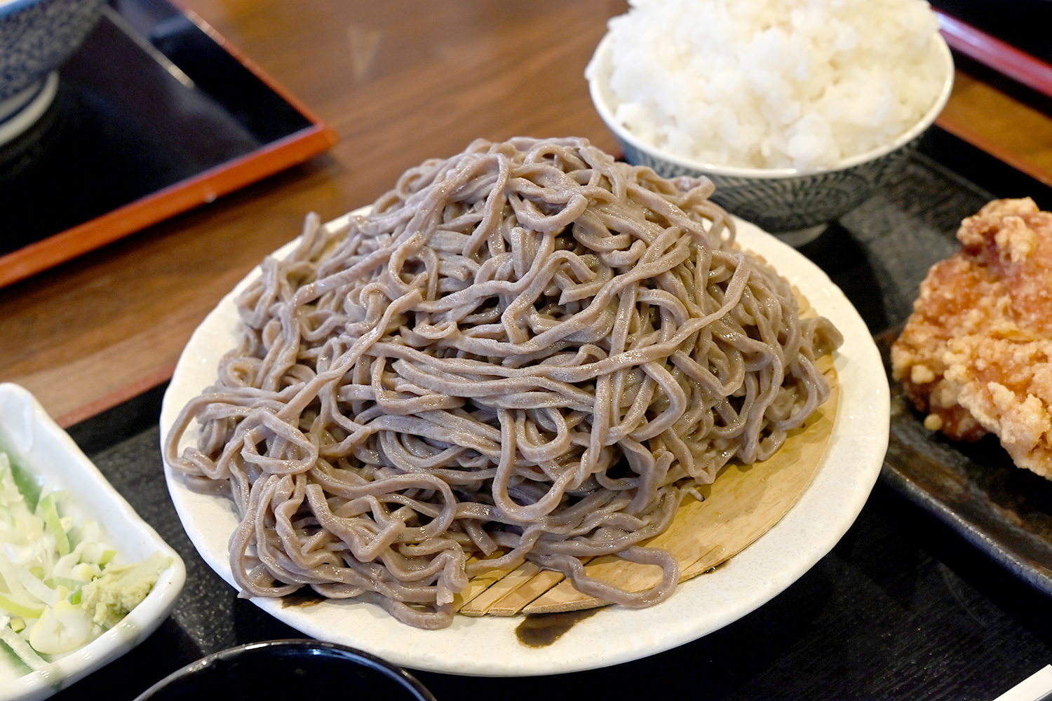 「つけ蕎麦もつ煮なかじ」はつけ蕎麦にもつ煮に油そばとすべてがうまくてボリュームたっぷり【Ｐ専食堂】