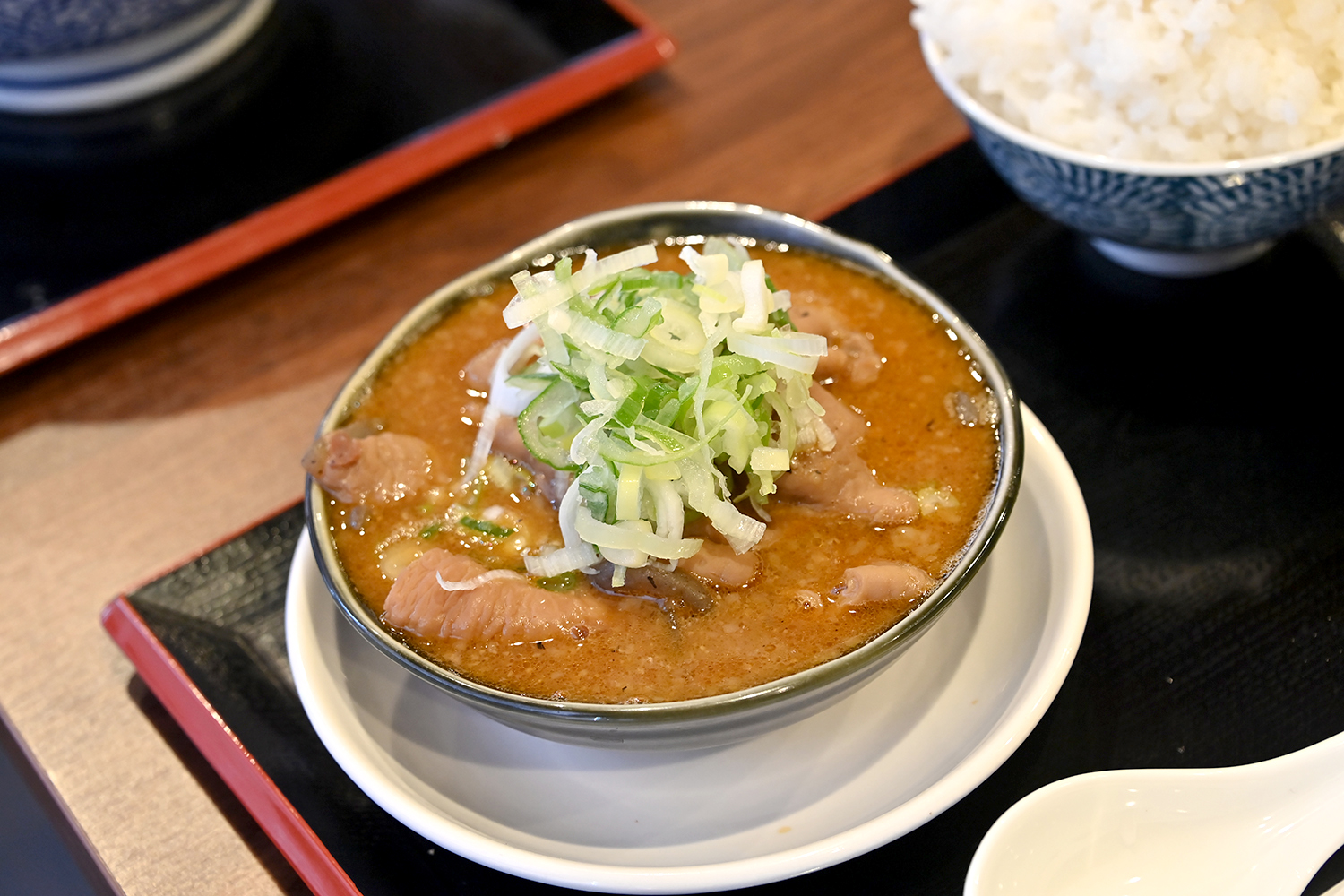「つけ蕎麦もつ煮なかじ」はつけ蕎麦にもつ煮に油そばとすべてがうまくてボリュームたっぷり【Ｐ専食堂】