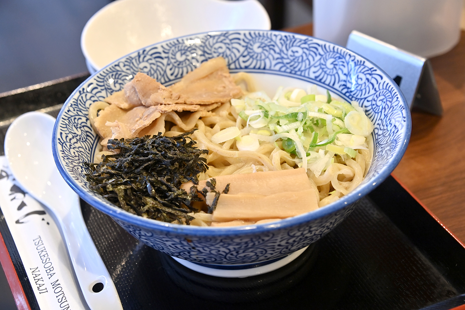 「つけ蕎麦もつ煮なかじ」はつけ蕎麦にもつ煮に油そばとすべてがうまくてボリュームたっぷり【Ｐ専食堂】