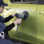 【画像】「入庫」の必要なし……はいいけど愛車はキチンと直る？　話題の「出張型板金」を試してみた 〜 画像27