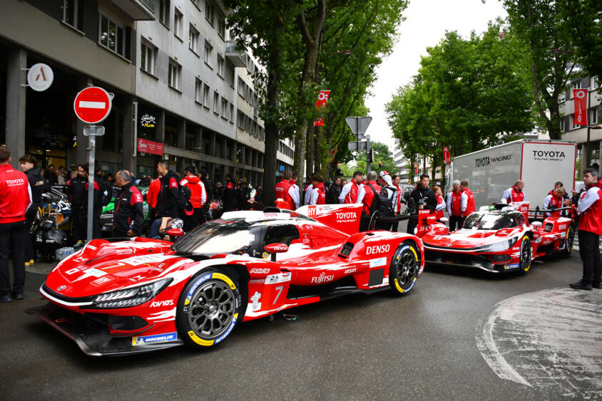 2026年ル・マン24時間レースは車検から見モノ。第1回から続く市民参加型の「市街地公開車検」と迫力の市中パレード【みどり独乙通信】