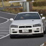 【画像】生産終了のR35GT-Rと極上のR34GT-Rを乗り比べて語る！　ドリキンが次期型GT-Rに期待するもの【土屋圭市 峠賛歌】 〜 画像31
